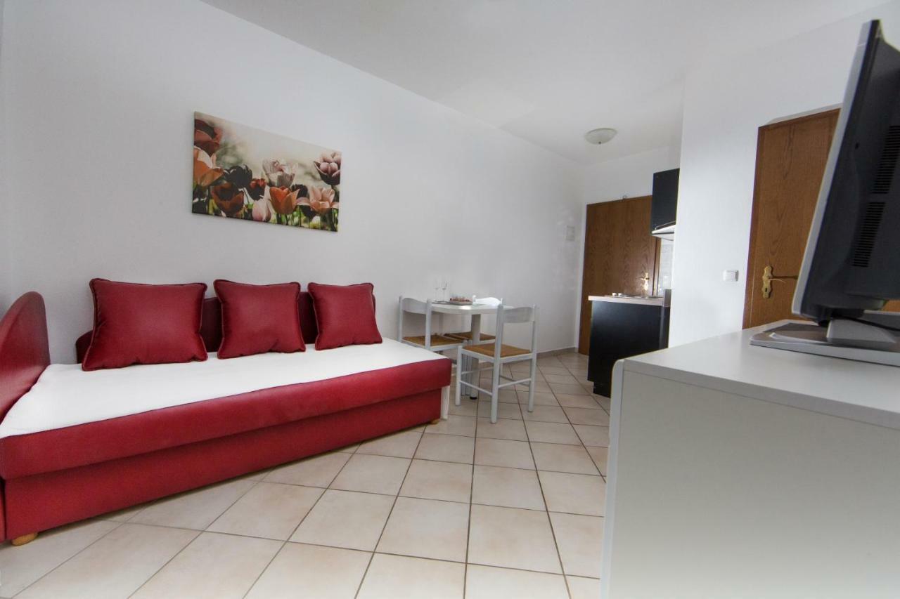 Apartments Sanmichel Pola Esterno foto