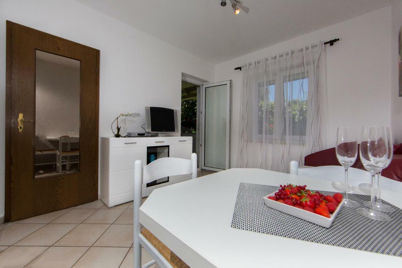 Apartments Sanmichel Pola Esterno foto