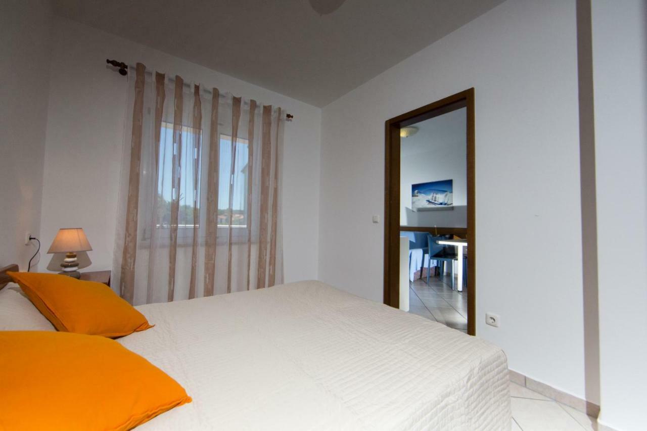 Apartments Sanmichel Pola Esterno foto