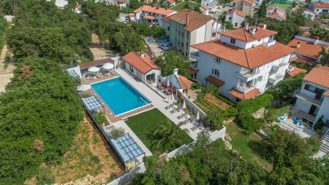 Apartments Sanmichel Pola Esterno foto
